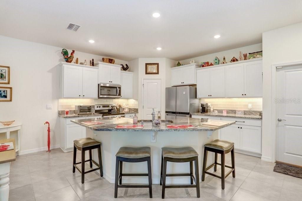 Activo con contrato: $315,000 (3 camas, 2 baños, 1565 Pies cuadrados)