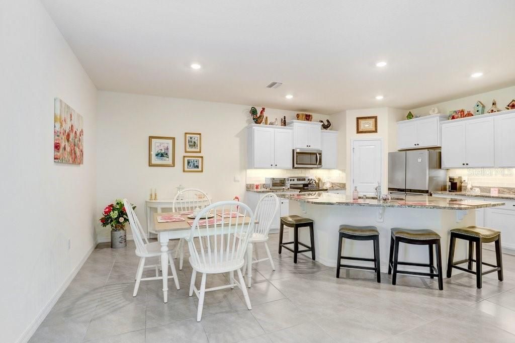 Activo con contrato: $315,000 (3 camas, 2 baños, 1565 Pies cuadrados)