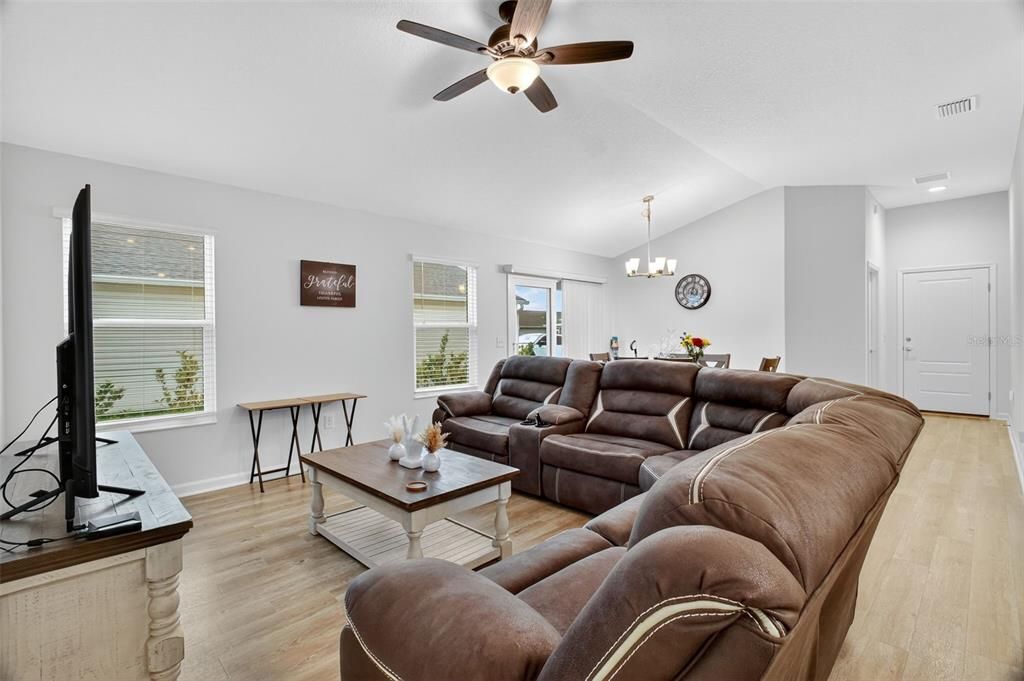 For Sale: $349,900 (3 beds, 2 baths, 1440 Square Feet)