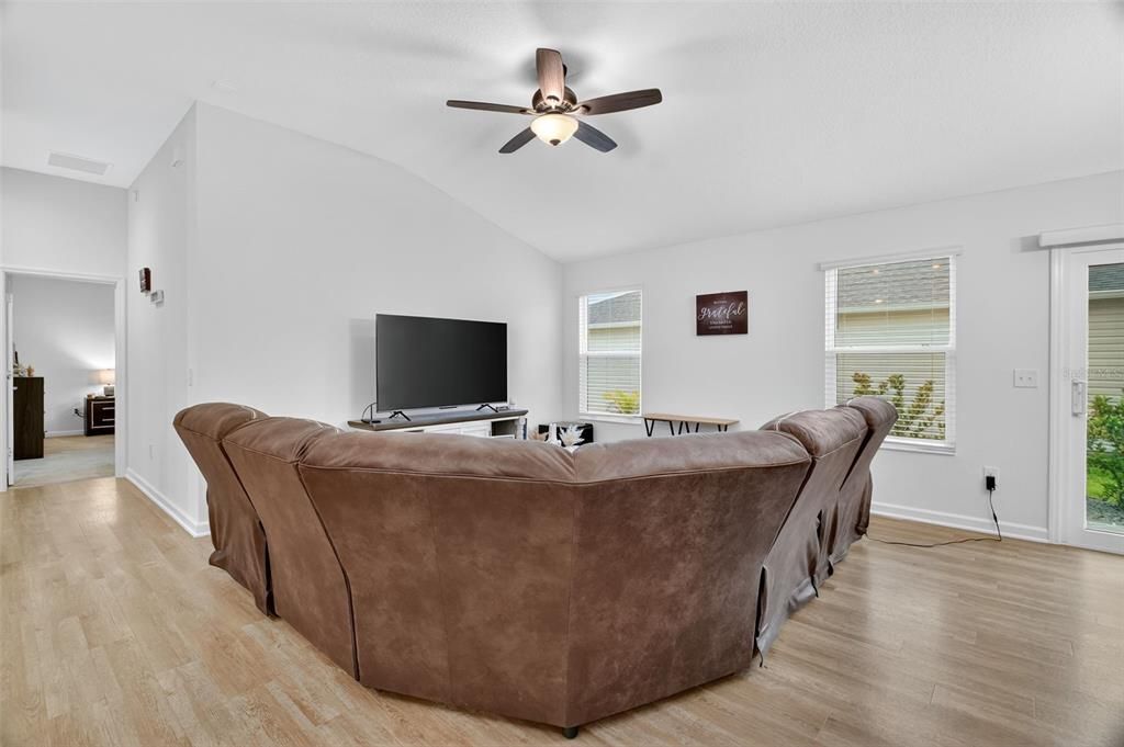 For Sale: $349,900 (3 beds, 2 baths, 1440 Square Feet)