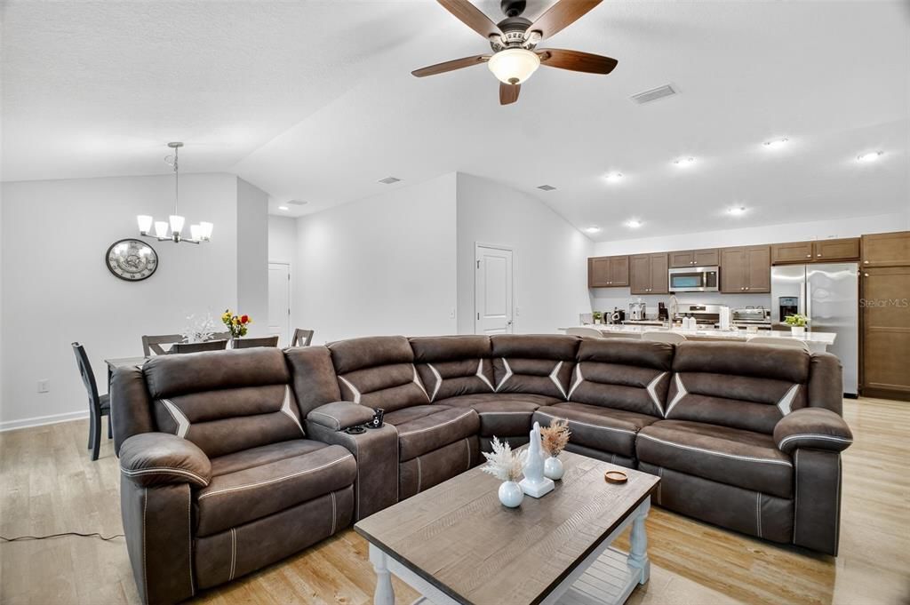 For Sale: $349,900 (3 beds, 2 baths, 1440 Square Feet)