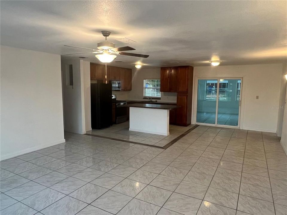 待售: $250,000 (3 贝兹, 2 浴室, 1611 平方英尺)