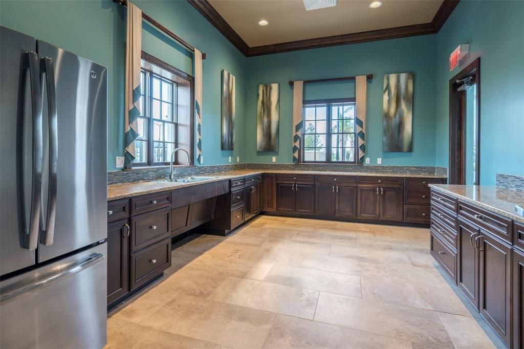 合同活跃: $845,000 (4 贝兹, 3 浴室, 2515 平方英尺)