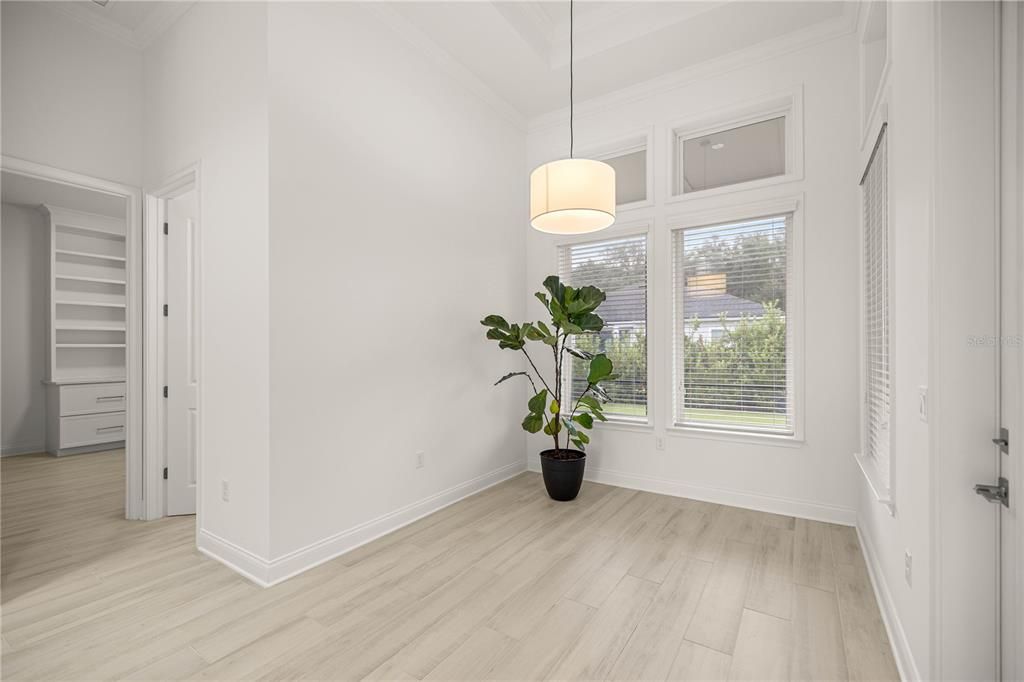 合同活跃: $845,000 (4 贝兹, 3 浴室, 2515 平方英尺)