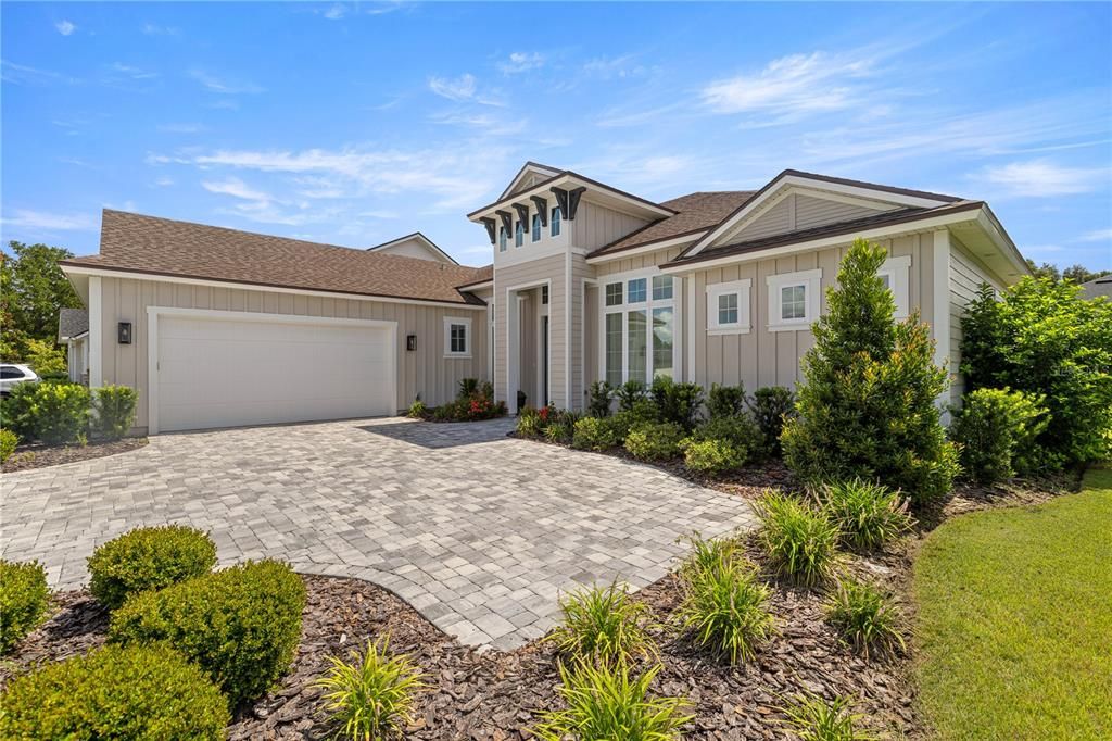 合同活跃: $845,000 (4 贝兹, 3 浴室, 2515 平方英尺)