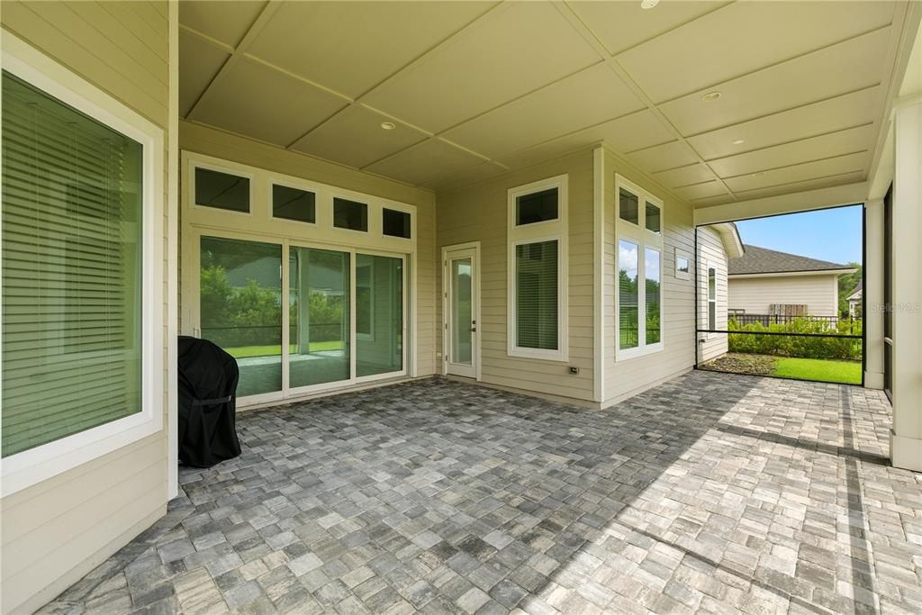 合同活跃: $845,000 (4 贝兹, 3 浴室, 2515 平方英尺)