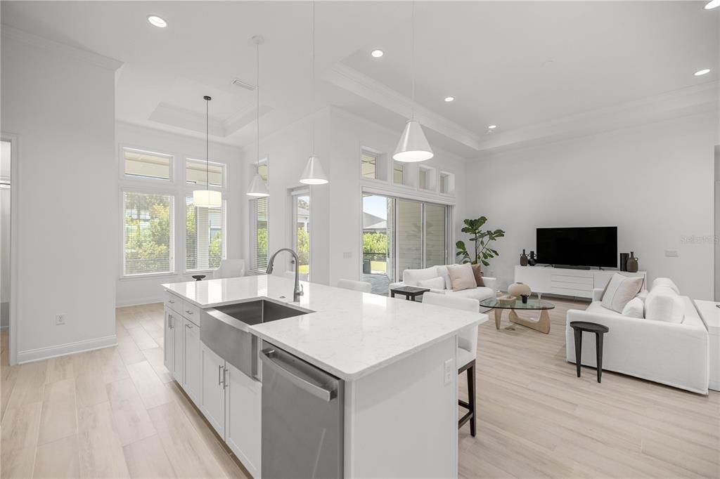 合同活跃: $845,000 (4 贝兹, 3 浴室, 2515 平方英尺)