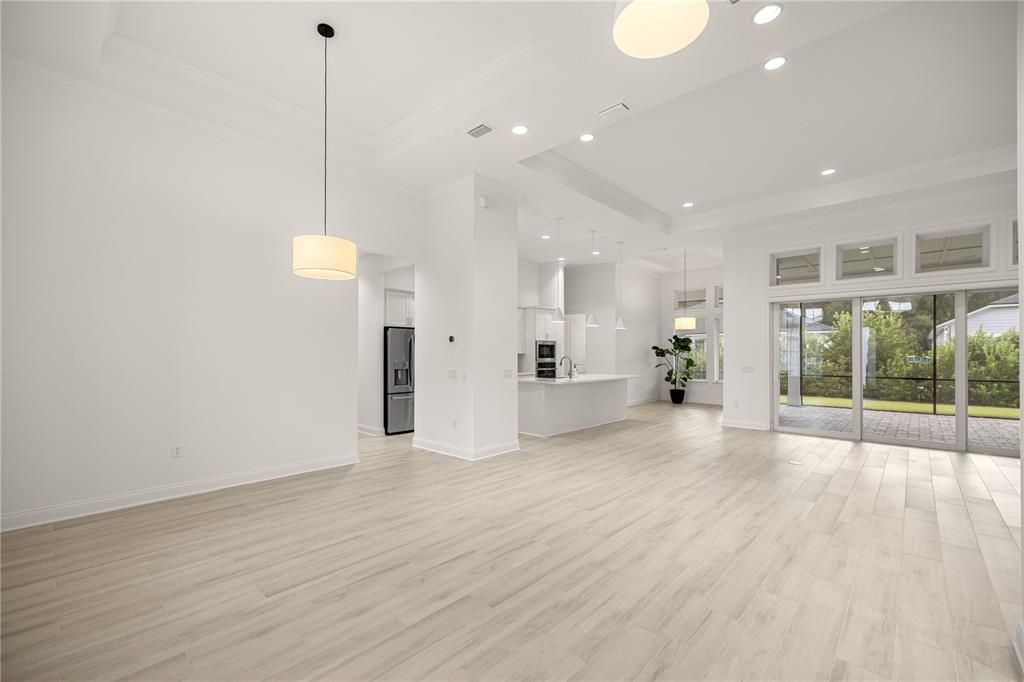 合同活跃: $845,000 (4 贝兹, 3 浴室, 2515 平方英尺)