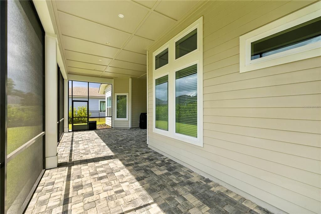 合同活跃: $845,000 (4 贝兹, 3 浴室, 2515 平方英尺)