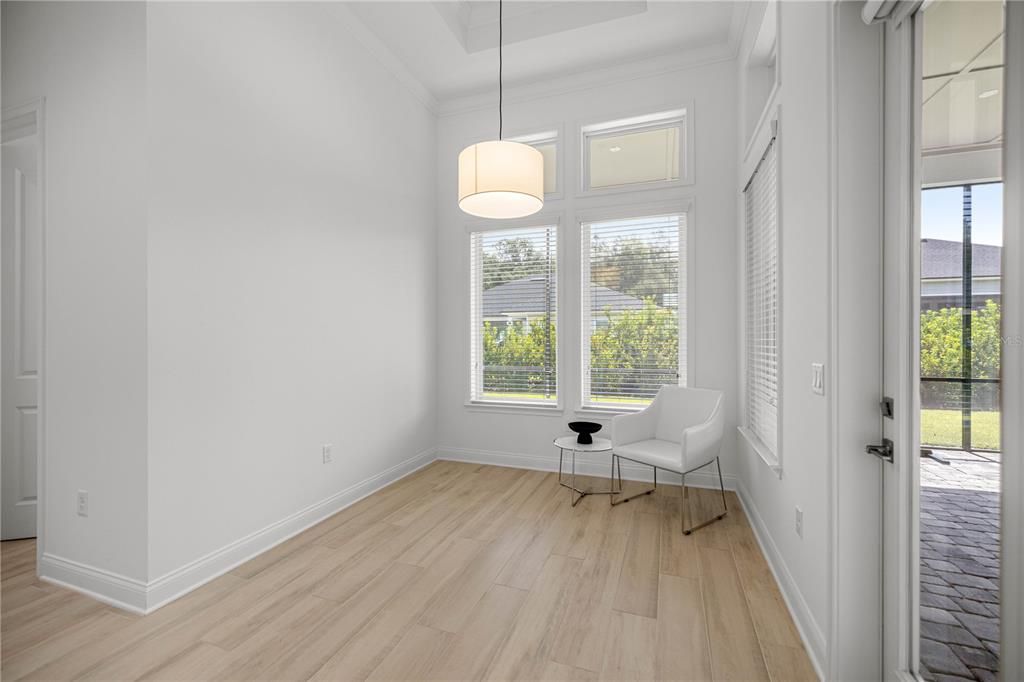 合同活跃: $845,000 (4 贝兹, 3 浴室, 2515 平方英尺)