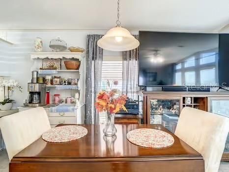 На продажу: $154,900 (2 спален, 2 ванн, 1002 Квадратных фут)