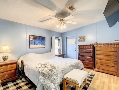 На продажу: $154,900 (2 спален, 2 ванн, 1002 Квадратных фут)