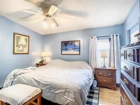 На продажу: $154,900 (2 спален, 2 ванн, 1002 Квадратных фут)