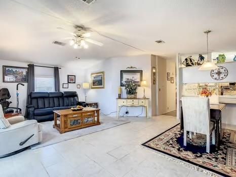 На продажу: $154,900 (2 спален, 2 ванн, 1002 Квадратных фут)