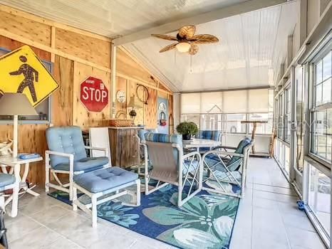 На продажу: $154,900 (2 спален, 2 ванн, 1002 Квадратных фут)