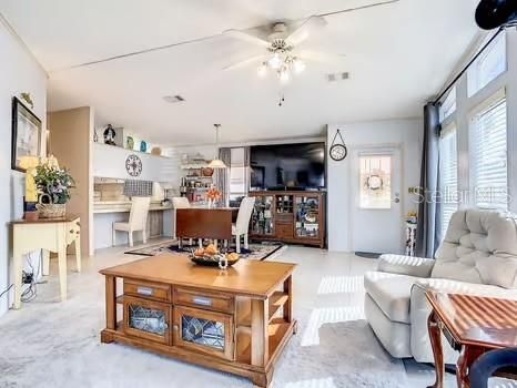 На продажу: $154,900 (2 спален, 2 ванн, 1002 Квадратных фут)