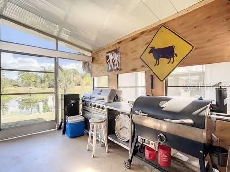 На продажу: $154,900 (2 спален, 2 ванн, 1002 Квадратных фут)