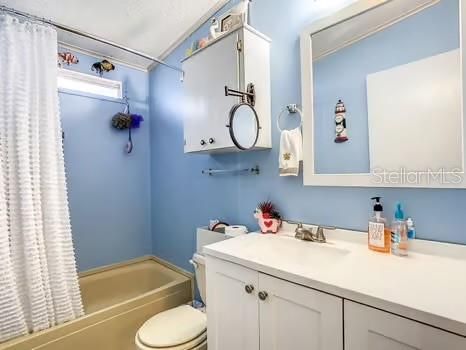 На продажу: $154,900 (2 спален, 2 ванн, 1002 Квадратных фут)