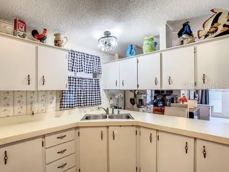 На продажу: $154,900 (2 спален, 2 ванн, 1002 Квадратных фут)