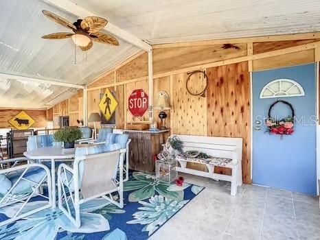 На продажу: $154,900 (2 спален, 2 ванн, 1002 Квадратных фут)