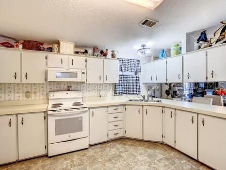 На продажу: $154,900 (2 спален, 2 ванн, 1002 Квадратных фут)