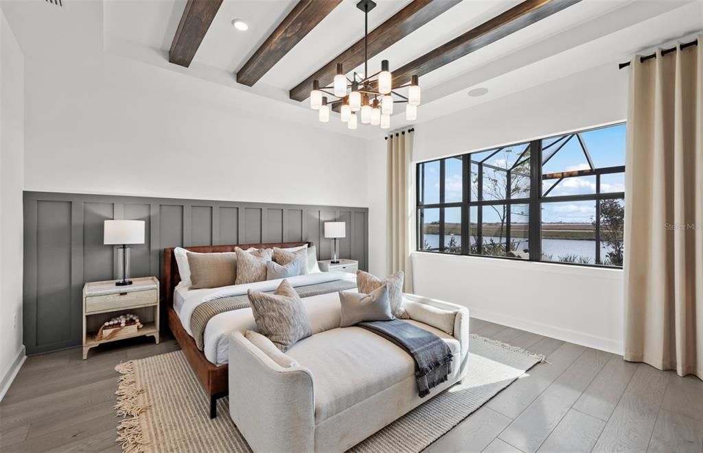 合同活跃: $896,100 (3 贝兹, 3 浴室, 2483 平方英尺)