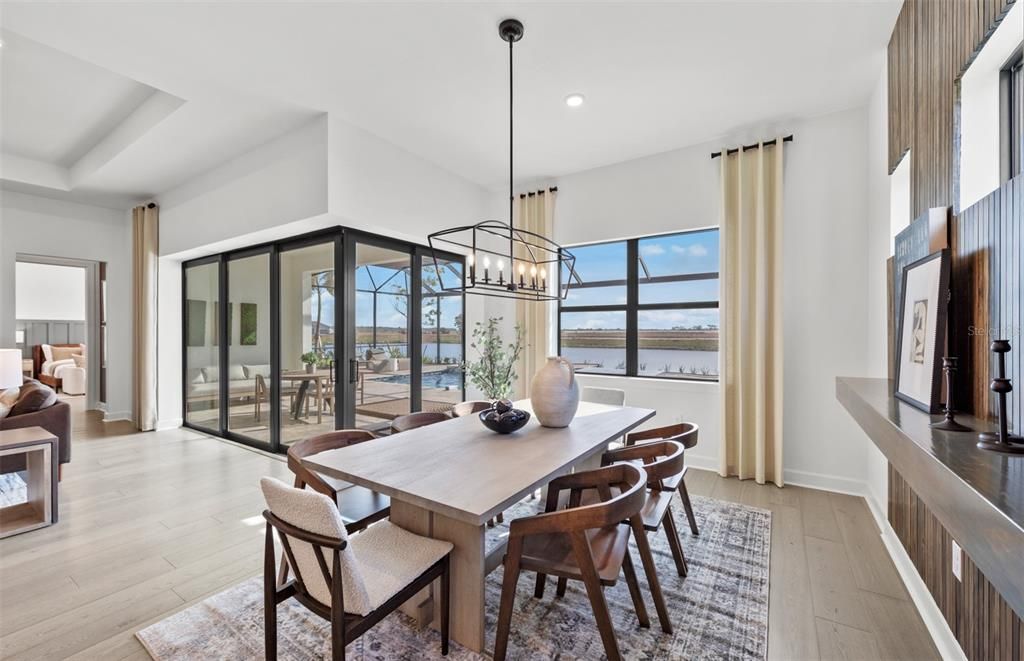 合同活跃: $896,100 (3 贝兹, 3 浴室, 2483 平方英尺)