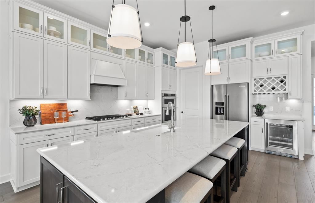 合同活跃: $896,100 (3 贝兹, 3 浴室, 2483 平方英尺)