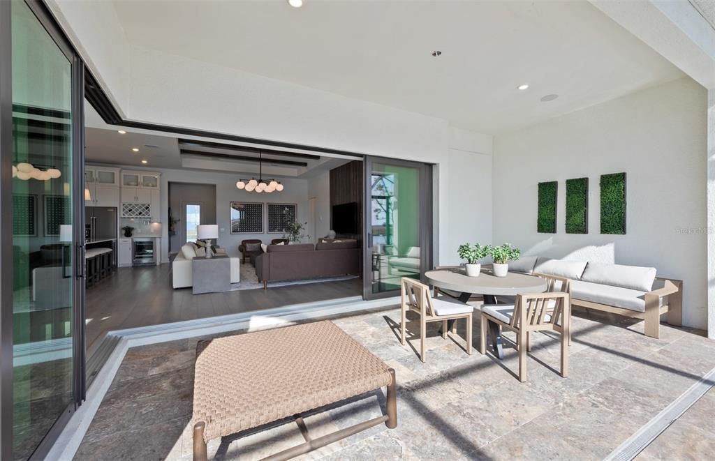 合同活跃: $896,100 (3 贝兹, 3 浴室, 2483 平方英尺)