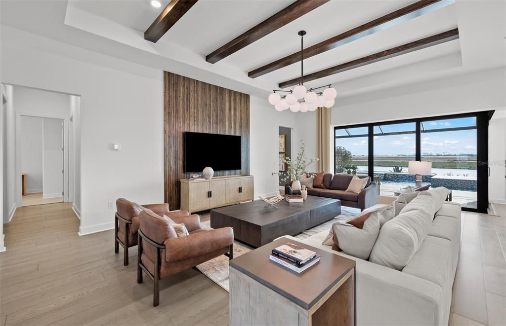 合同活跃: $896,100 (3 贝兹, 3 浴室, 2483 平方英尺)