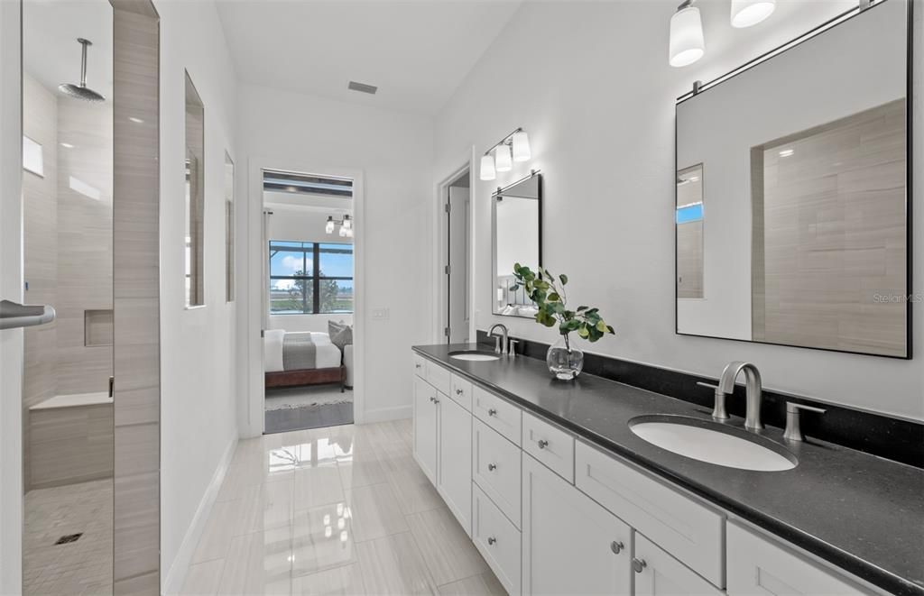 合同活跃: $896,100 (3 贝兹, 3 浴室, 2483 平方英尺)