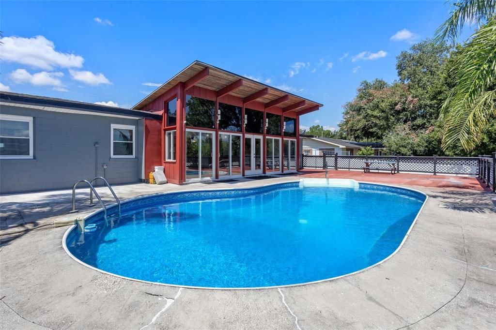 En Venta: $549,900 (4 camas, 2 baños, 2640.5 Pies cuadrados)