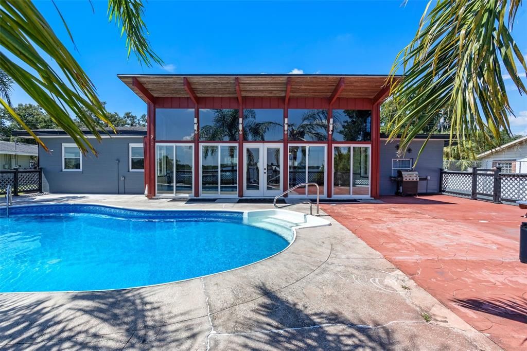 En Venta: $549,900 (4 camas, 2 baños, 2640.5 Pies cuadrados)