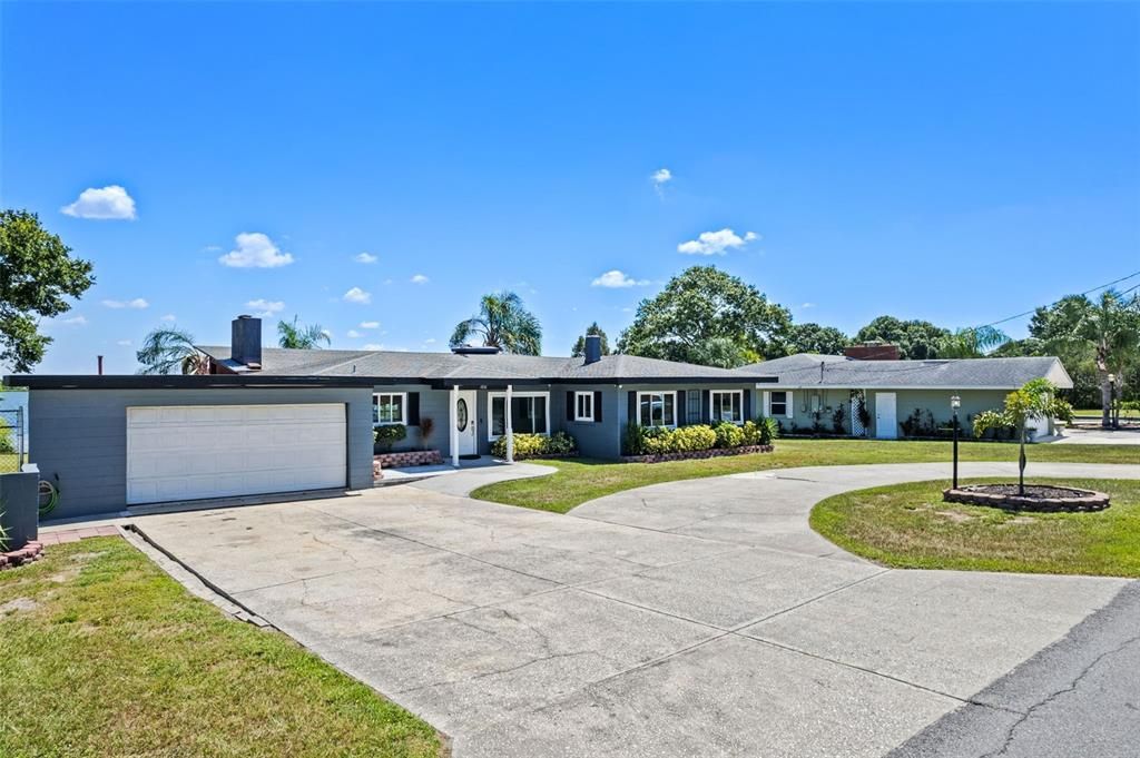 En Venta: $549,900 (4 camas, 2 baños, 2640.5 Pies cuadrados)