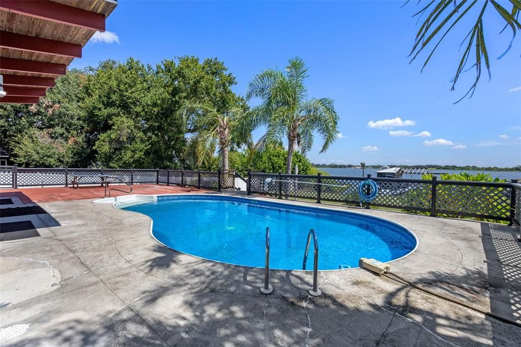 En Venta: $549,900 (4 camas, 2 baños, 2640.5 Pies cuadrados)