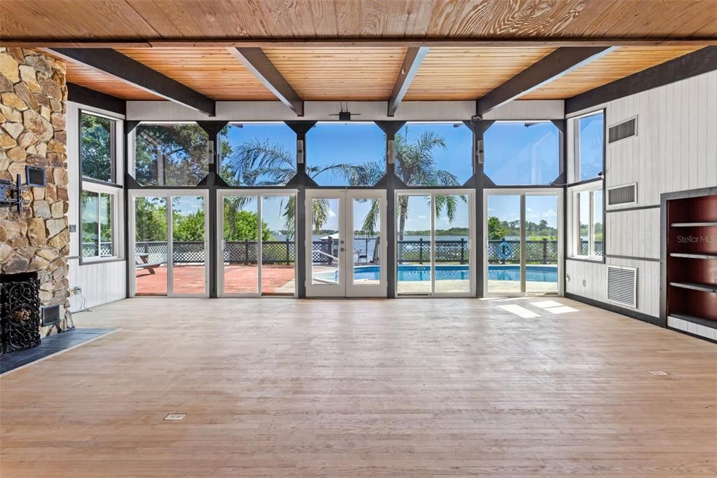 En Venta: $549,900 (4 camas, 2 baños, 2640.5 Pies cuadrados)