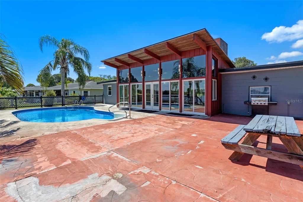 En Venta: $549,900 (4 camas, 2 baños, 2640.5 Pies cuadrados)