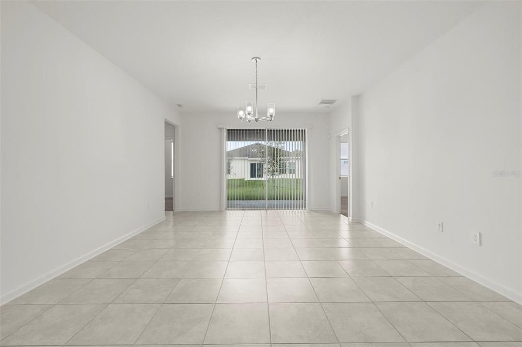 出租: $2,400 (4 贝兹, 3 浴室, 2150 平方英尺)