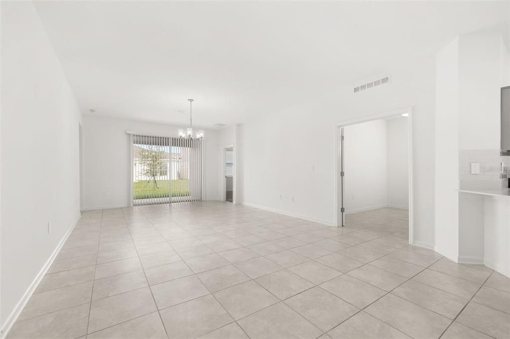 出租: $2,400 (4 贝兹, 3 浴室, 2150 平方英尺)