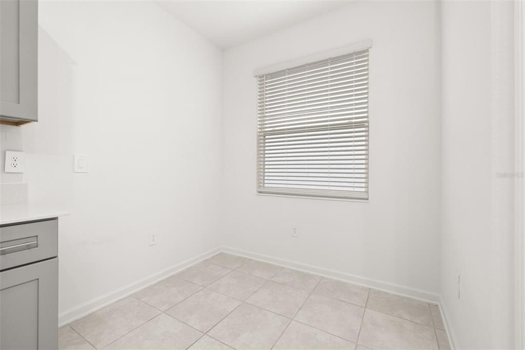 出租: $2,400 (4 贝兹, 3 浴室, 2150 平方英尺)