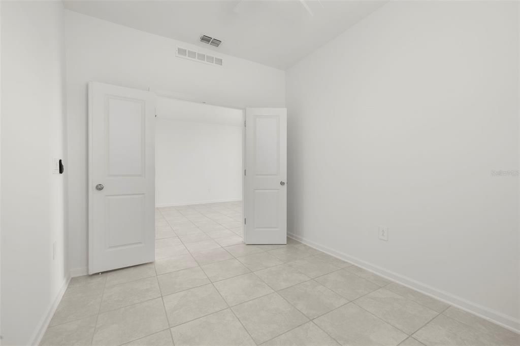 出租: $2,400 (4 贝兹, 3 浴室, 2150 平方英尺)