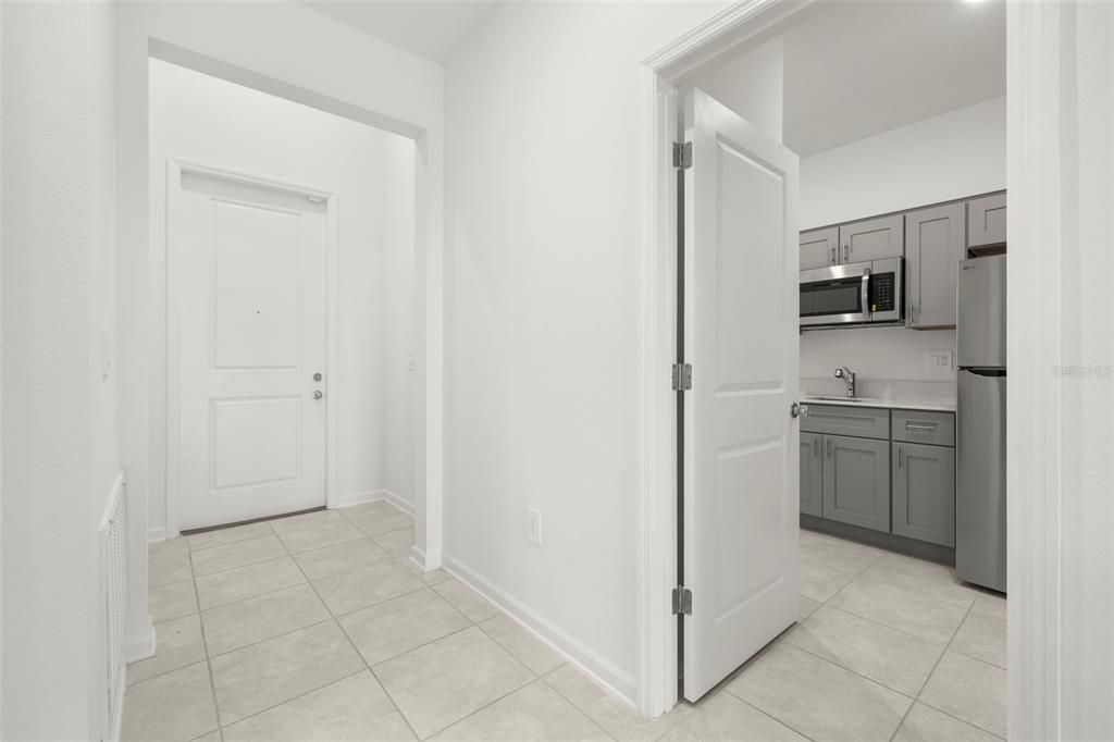 出租: $2,400 (4 贝兹, 3 浴室, 2150 平方英尺)