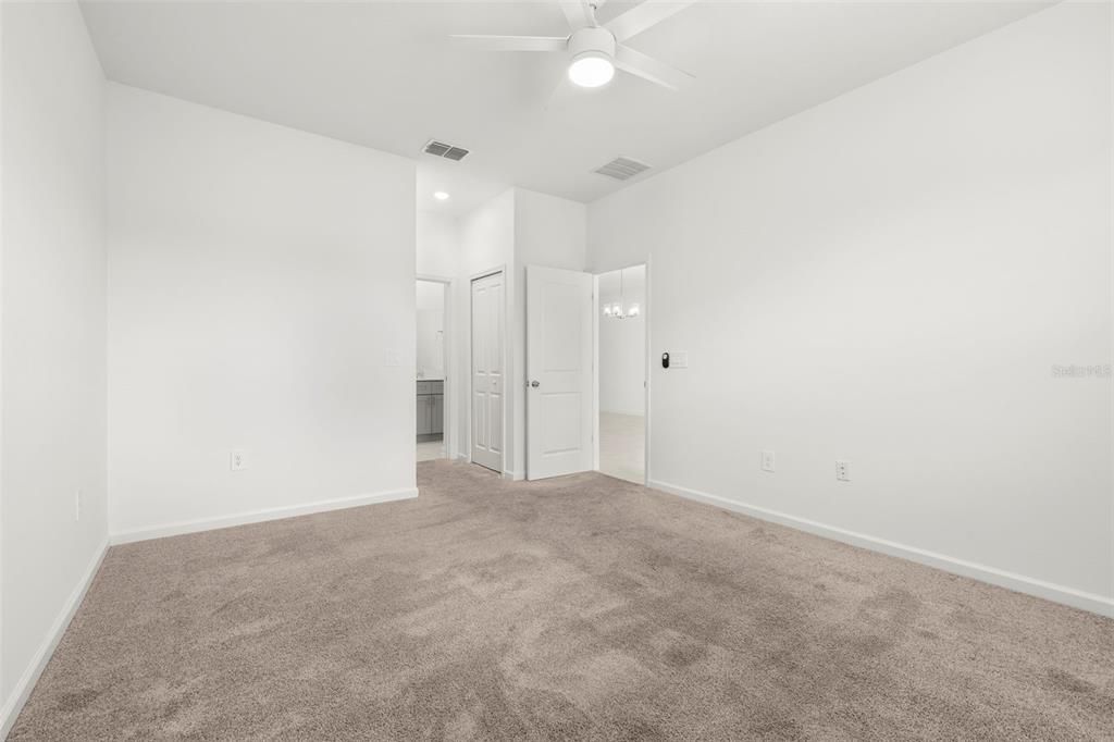 出租: $2,400 (4 贝兹, 3 浴室, 2150 平方英尺)