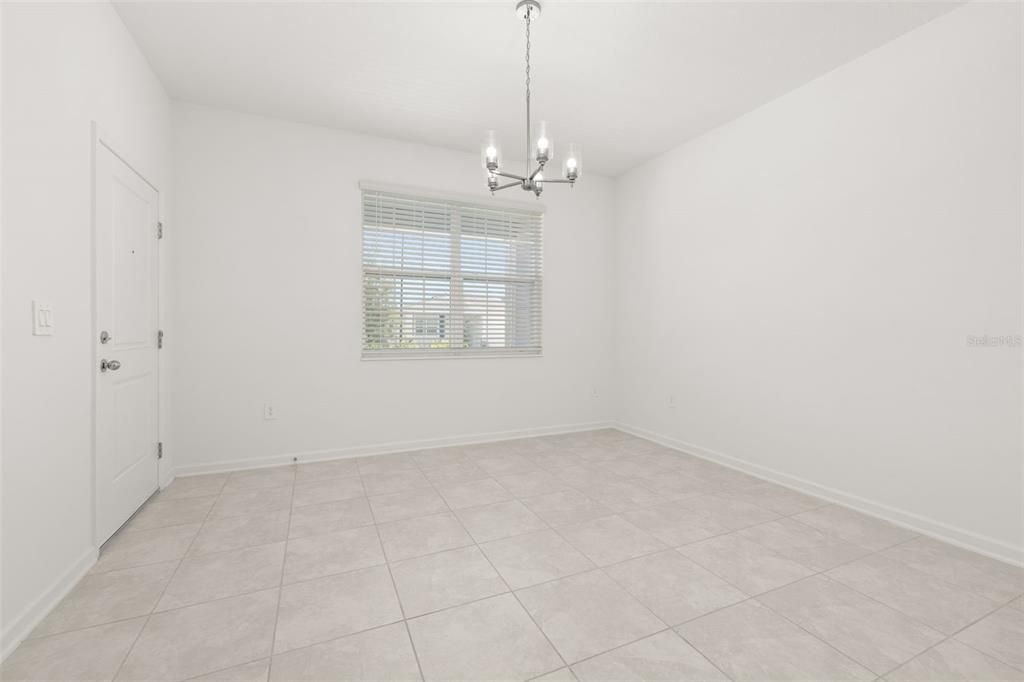 出租: $2,400 (4 贝兹, 3 浴室, 2150 平方英尺)