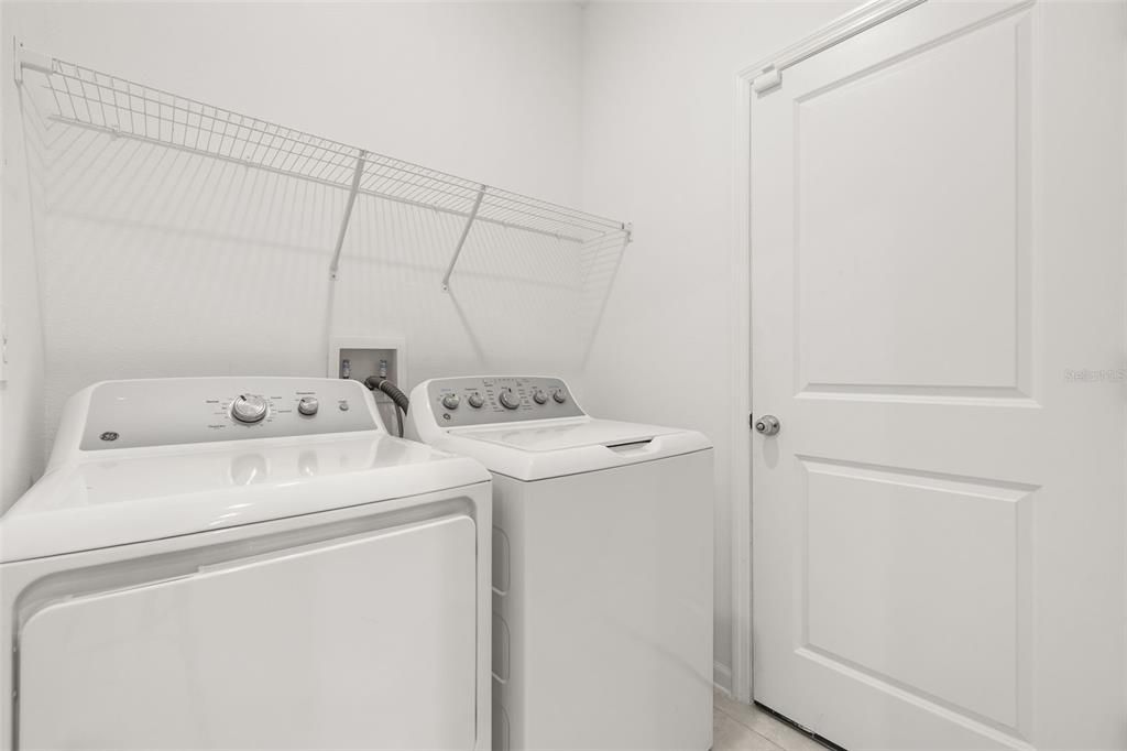 出租: $2,400 (4 贝兹, 3 浴室, 2150 平方英尺)