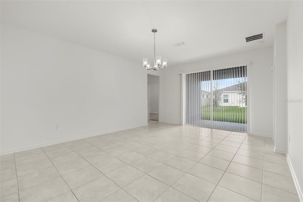 出租: $2,400 (4 贝兹, 3 浴室, 2150 平方英尺)