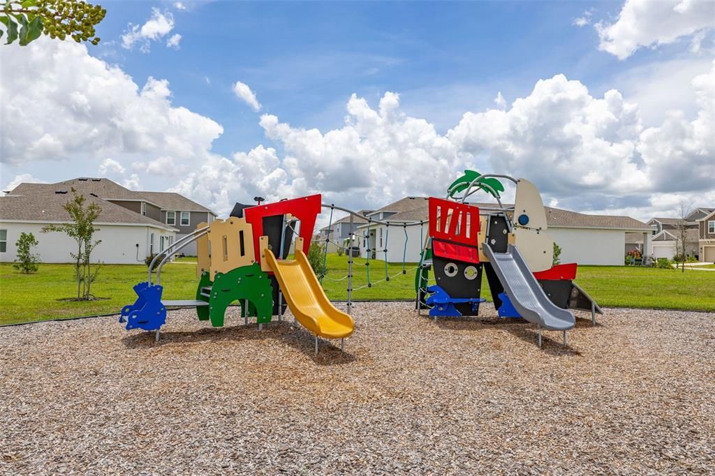 出租: $2,400 (4 贝兹, 3 浴室, 2150 平方英尺)