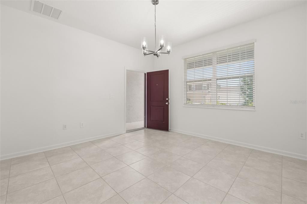 出租: $2,400 (4 贝兹, 3 浴室, 2150 平方英尺)