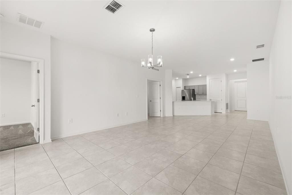 出租: $2,400 (4 贝兹, 3 浴室, 2150 平方英尺)