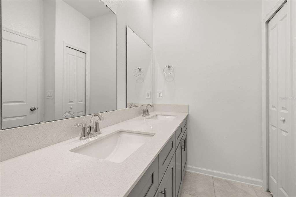 出租: $2,400 (4 贝兹, 3 浴室, 2150 平方英尺)